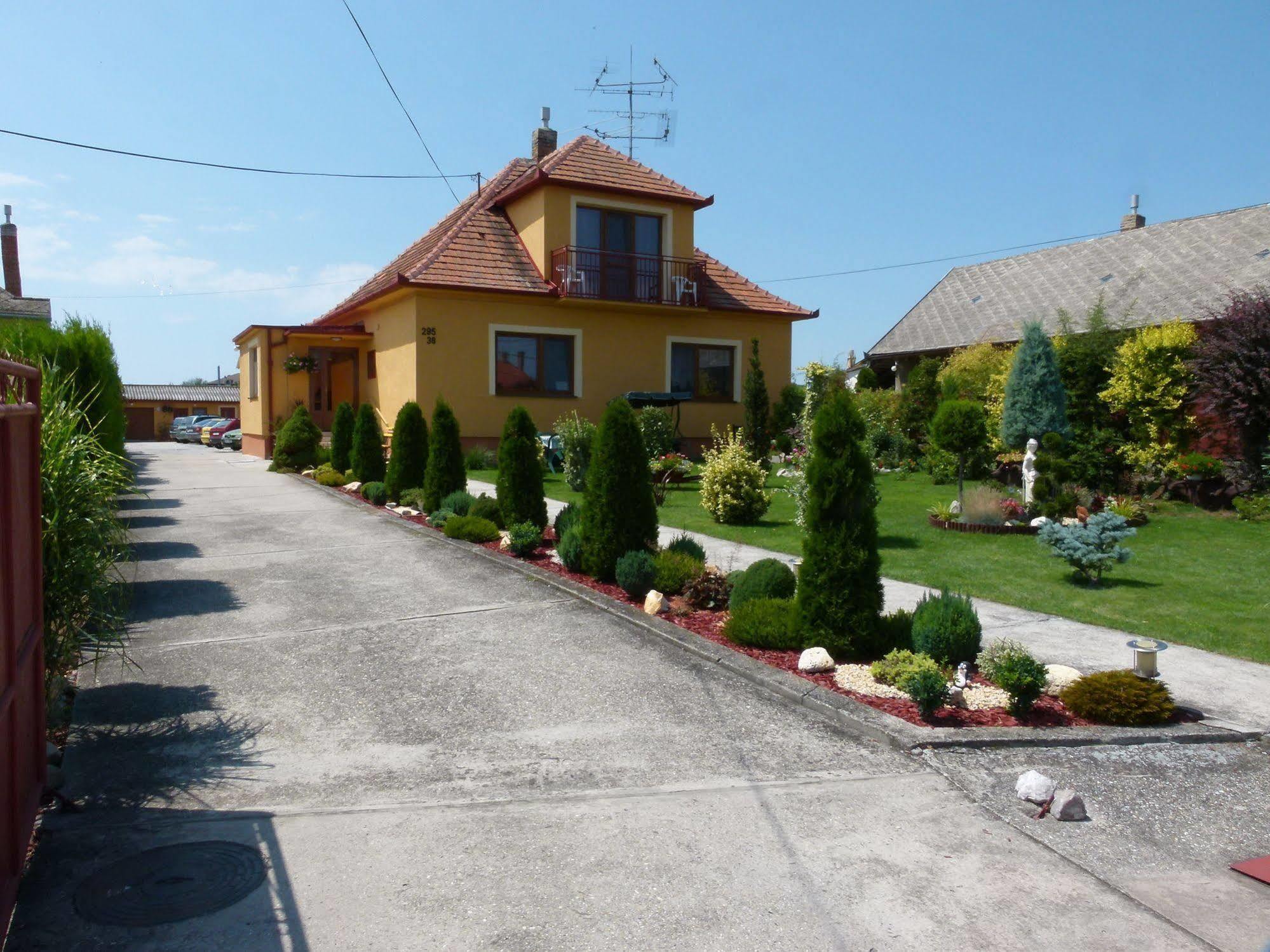 Privat U Jozefa Foeldesa Velky Meder