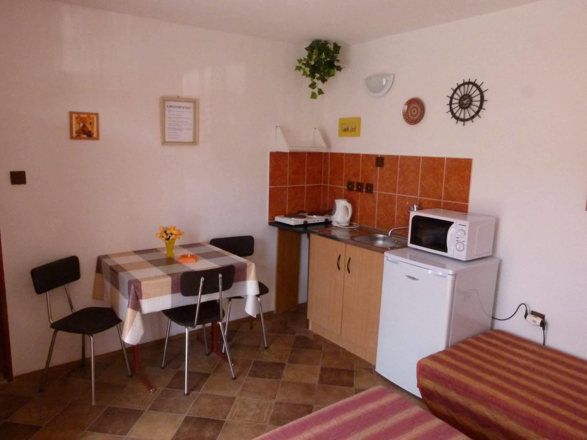 Privat U Jozefa Foeldesa *