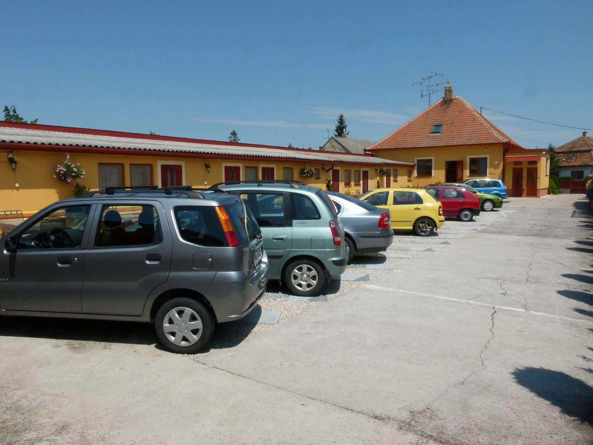 Privat U Jozefa Foeldesa *